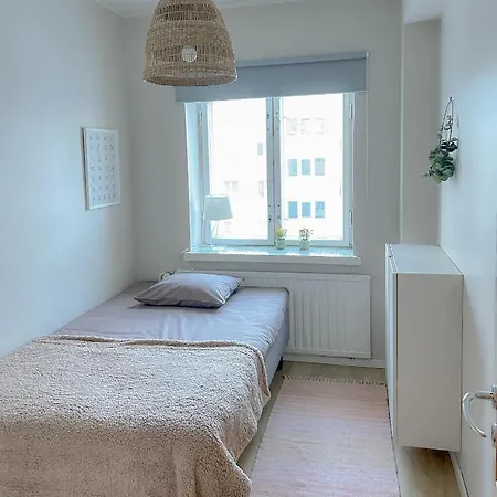 Bright Near To The Center Apartman